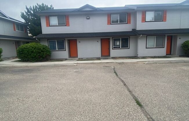 Ivy St. - 1215