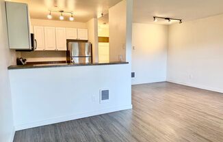 1 bed, 1 bath, 700 sqft, $1,790, Unit B103
