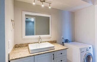 2 beds, 1 bath, 830 sqft, $1,595, Unit 01