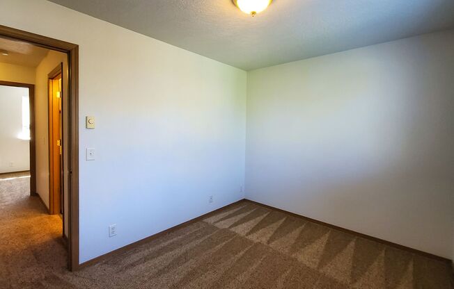 2 beds, 1.5 baths, 896 sqft, $1,495, Unit 660 LaSalle Street #1