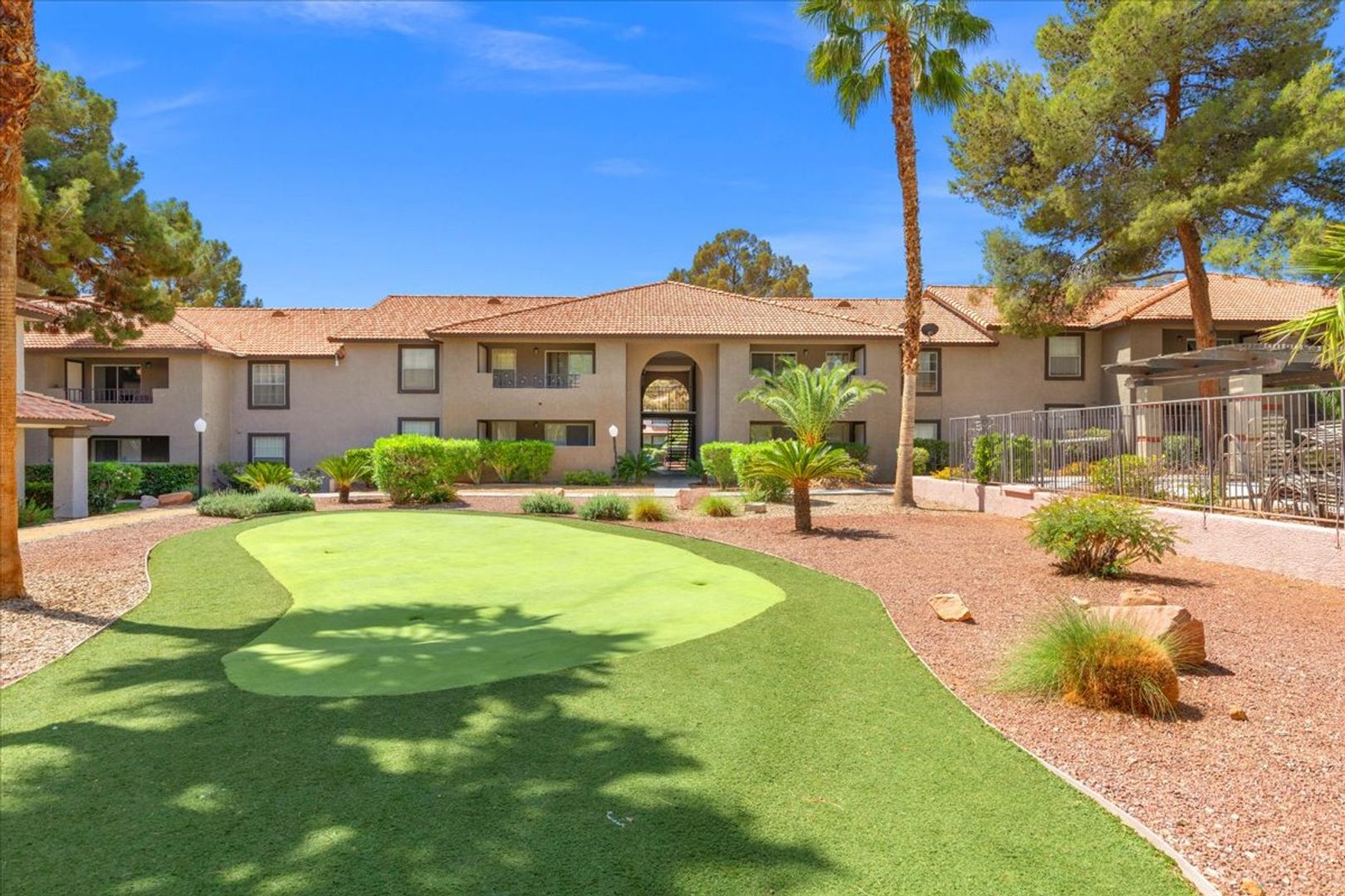 Beautiful 1 Bedroom 1 Bath Condo - Move In ready!
