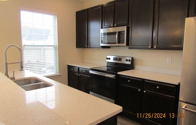 3 beds, 2.5 baths, $2,700