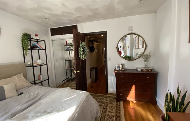 2 beds, 1 bath, 850 sqft, $3,800, Unit 8F