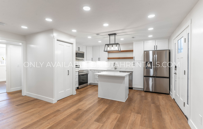 362 HILLSIDE CIR