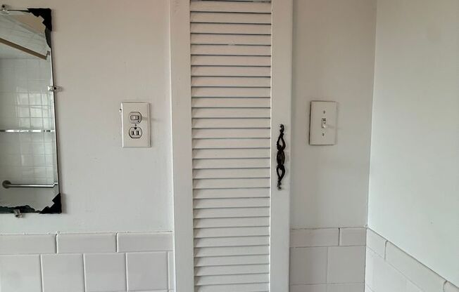 2 beds, 2 baths, 1,772 sqft, $2,200, Unit Old King Edward 61