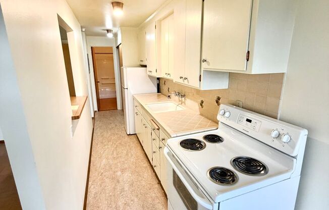 Beautiful One Bed in Queen Anne!