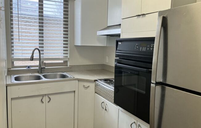 1 bed, 1 bath, 727 sqft, $1,375