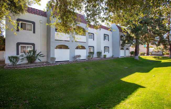 Exterior and Landscaping at University Park Apartments in Tempe AZ