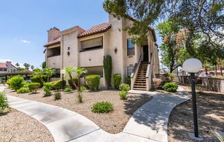 2nd Floor Condo Near UNLV