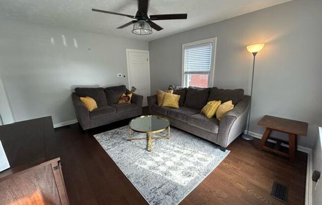 2 beds, 1 bath, $1,595