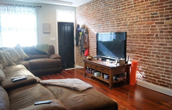 Charming 3 Bedroom/3 Bathroom Townhome in Canton, MD!