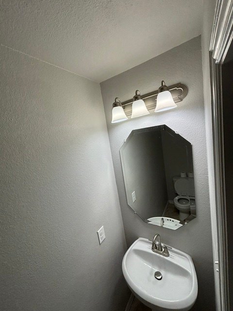 1428 MONTOYA LN