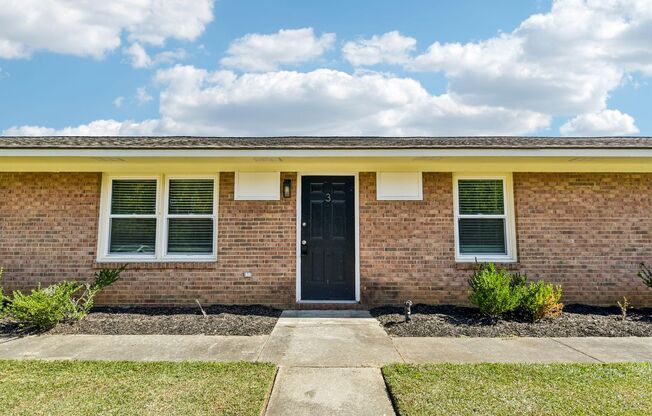 2 beds, 1 bath, 725 sqft, $1,250, Unit 90-3