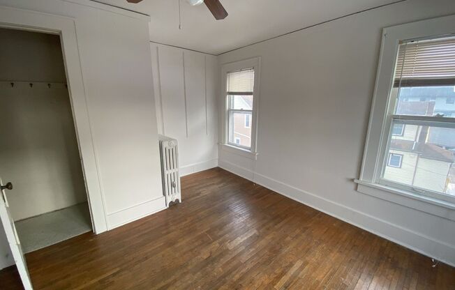 2 beds, 1 bath, $865, Unit 2