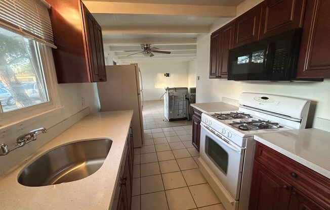 1 bed, 1 bath, 600 sqft, $1,299, Unit Unit 264