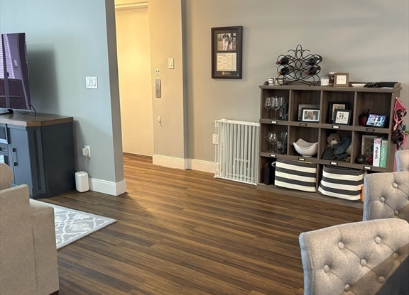 408 E 8 ST