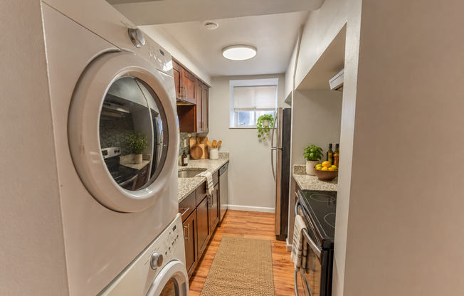 1 bed, 1 bath, 750 sqft, $1,045, Unit 1014