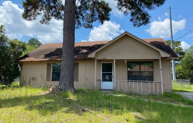 Pet Friendly Ridgewood Subdivision Gem: 3-Bedroom Home with Fenced Yard.
