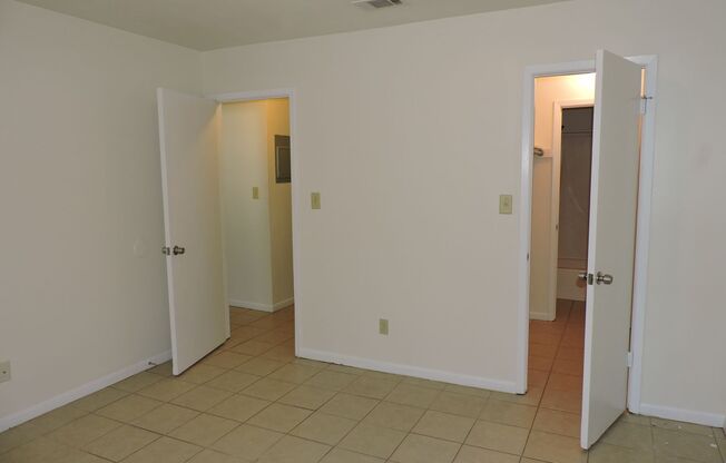 2 beds, 1 bath, $1,250, Unit Apt 24