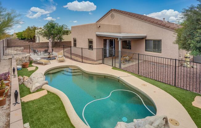 Beautiful 3 Bedroom Home with Pool in Silverado Hills
