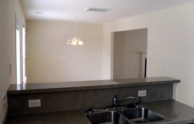 Beautiful 4bd/2.5bth home with an open layout!