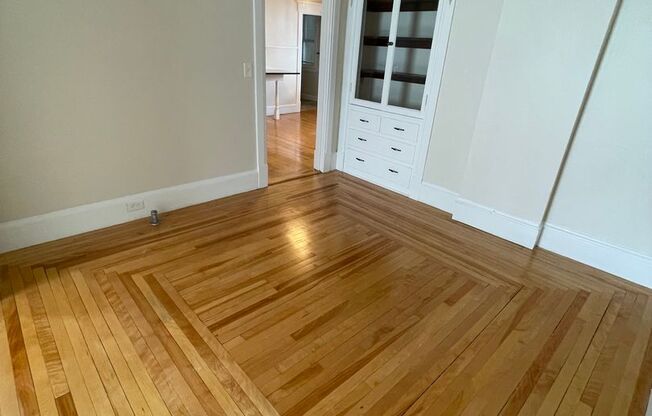 2 beds, 1 bath, 897 sqft, $1,960, Unit 49S-26