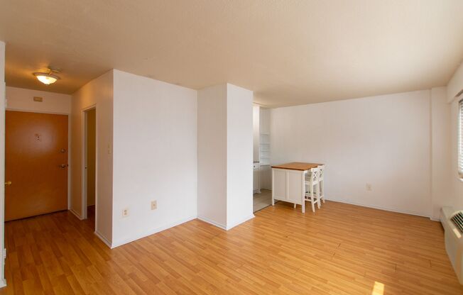 Rittenhouse Studio Condo with All Utilities Included!