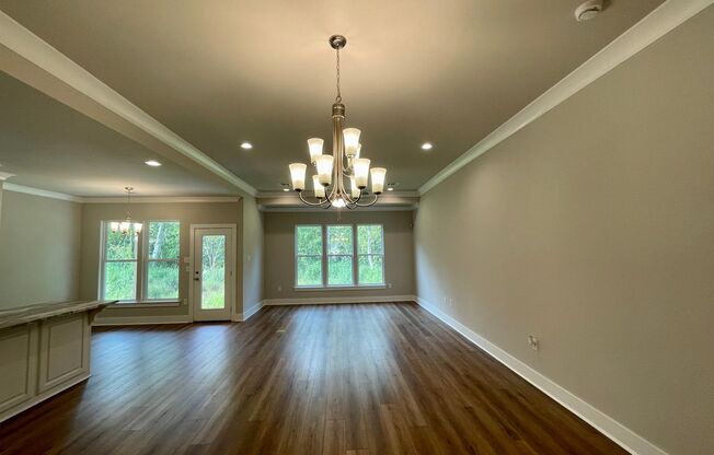 Stunning 3br in River Hills Farm!