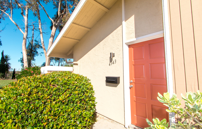 Elegantly Upgraded 2 Bed/1 Bath Condo in UTC with Private Patio/Washer & Dryer! Reduced Deposit $1500!