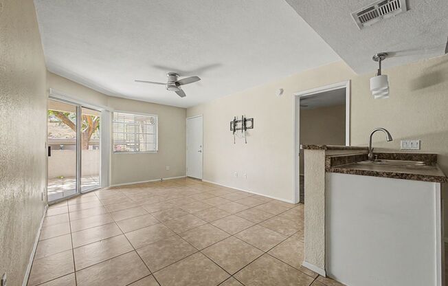 2 beds, 2 baths, $1,395, Unit # 1086