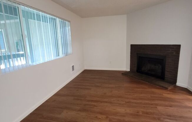 2 beds, 1 bath, 832 sqft, $1,750, Unit 210