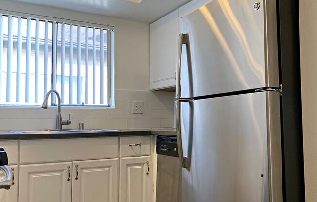 2 beds, 2 baths, 930 sqft, $2,495, Unit 205
