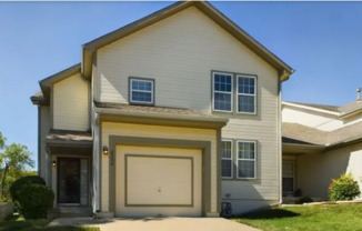 Spacious 3 Bed, 2.5 Bath Home in Kansas City North!