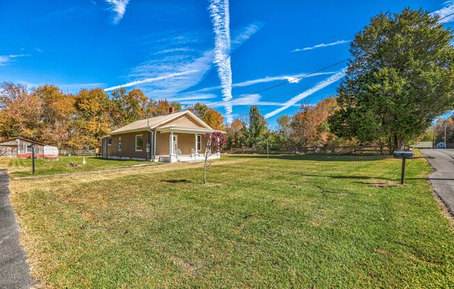 2 Bdrm / 2 Bath - Remodeled Cottage in Johnson City