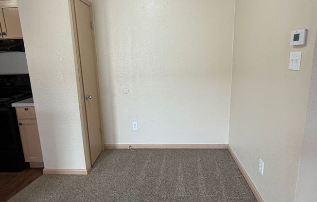 1 bed, 1 bath, 612 sqft, $880, Unit 920