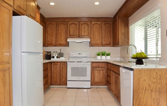 3-bedroom home located in Union City! – Spacious Backyard!