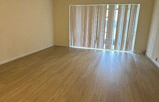 3 beds, 2.5 baths, $2,200, Unit Unit 104