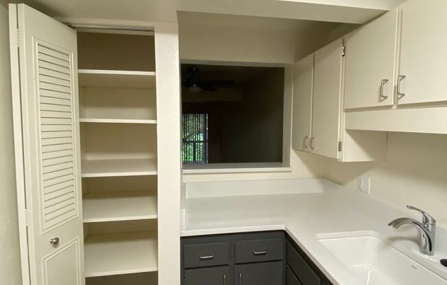 2 beds, 1.5 baths, 1,100 sqft, $1,697, Unit 1810