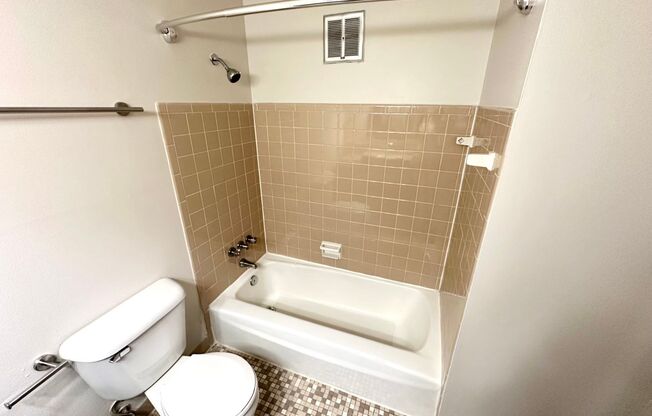 1 bed, 1 bath, $995, Unit 222