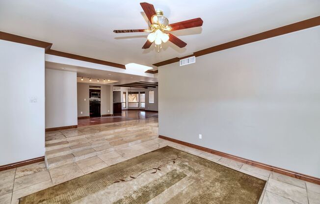 15620 N 8th St Phoenix, AZ 85022