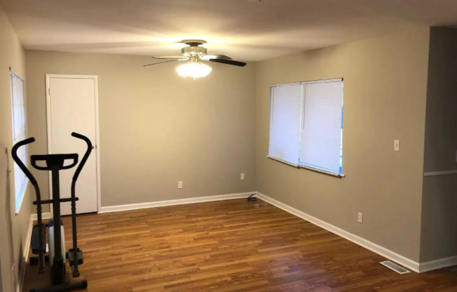 Updated 3-bed, 1-bath home available for August!