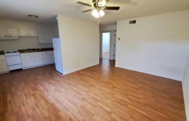 2 beds, 1 bath, 752 sqft, $695, Unit 212