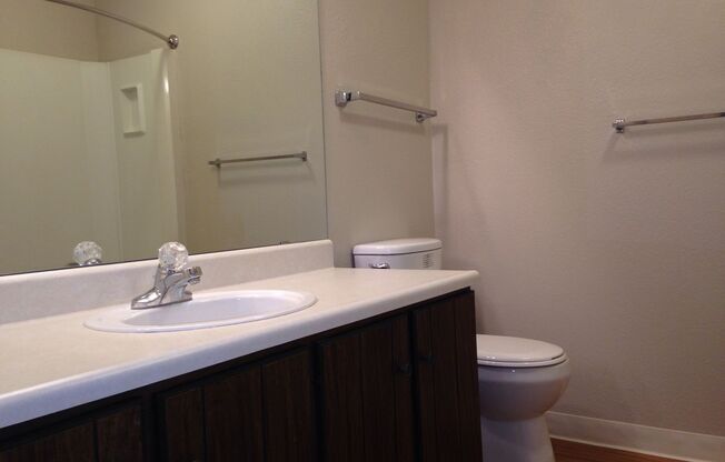 2 beds, 1 bath, 1,032 sqft, $1,045, Unit 1037D