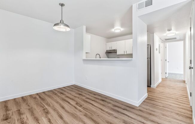 2 beds, 1 bath, 737 sqft, $1,550, Unit 1094-221