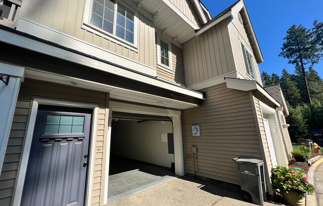 Spacious 2 Bed 2.5 Bath Townhome with Attached Garage in South Cle Elum