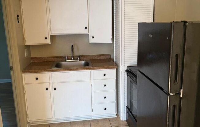 1 bed, 1 bath, $795, Unit 3453 Evergreen apt 19