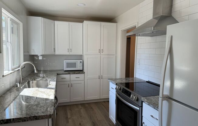 3 beds, 1 bath, $2,175, Unit 1048 Warner Ave