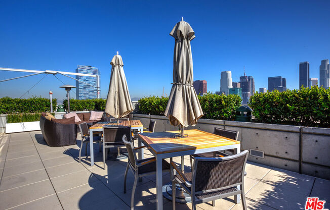 1 bed, 1 bath, 970 sqft, $2,700, Unit 707