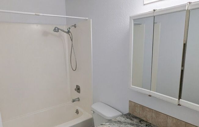 2 beds, 1 bath, 889 sqft, $1,295, Unit 34