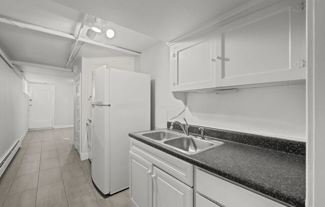 1 bed, 1 bath, 420 sqft, $1,200, Unit 3529 W 44th Ave, Unit 4